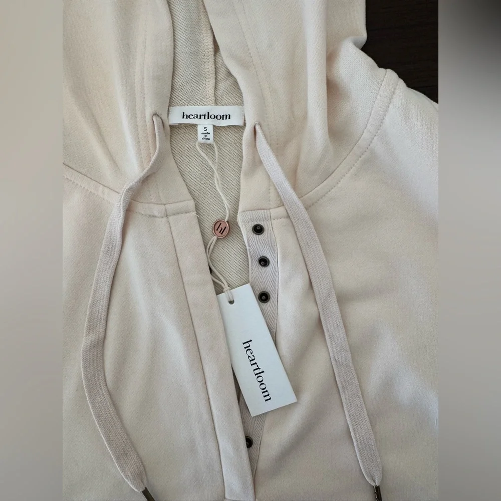 Heartloom‎ Crop Hoodie Sweater
(Listing#20) - Picture 6 of 8